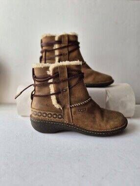 UGG Australia Cove Leather Shearling Size 9 Ankle Boots Toast Brown Boho
